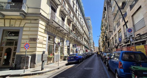 locale commerciale in affitto a Napoli in zona Vomero