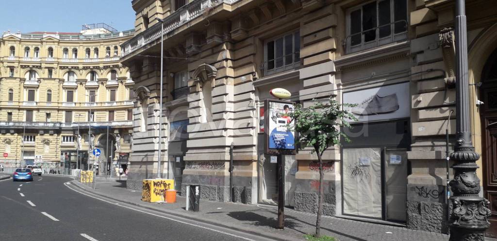 negozio in affitto a Napoli in zona Pendino / San Giuseppe