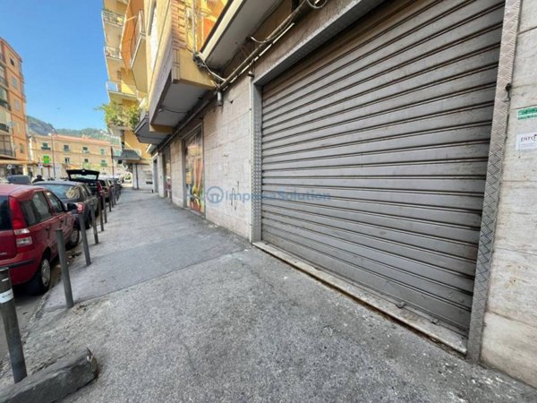 negozio in affitto a Napoli in zona Soccavo