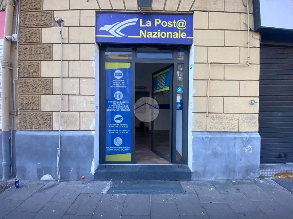 negozio in affitto a Napoli in zona Fuorigrotta