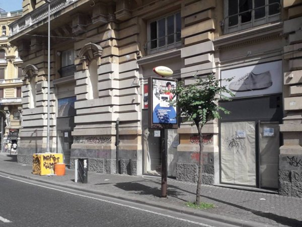 negozio in affitto a Napoli