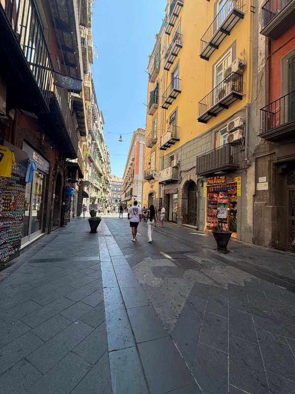 locale commerciale in affitto a Napoli in zona San Ferdinando