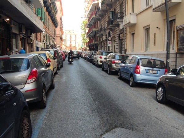 negozio in affitto a Napoli in zona Vomero