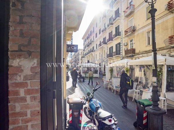 negozio in affitto a Napoli in zona Vomero