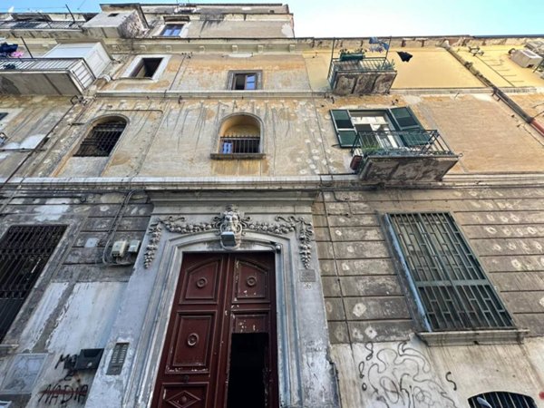 appartamento in affitto a Napoli in zona San Carlo all'Arena