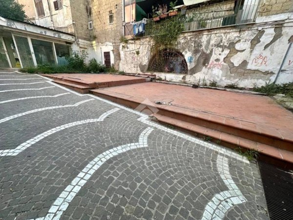 locale di sgombero in affitto a Napoli in zona Secondigliano