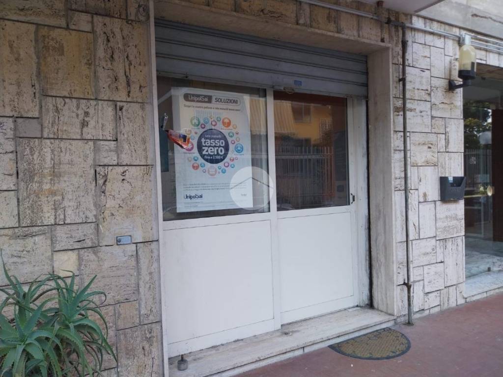 negozio in affitto a Napoli in zona Capodimonte / Colli Aminei