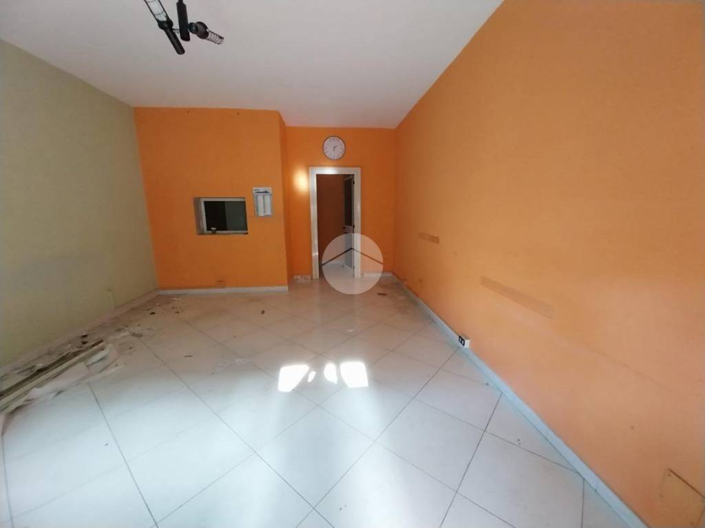negozio in affitto a Napoli in zona Capodimonte / Colli Aminei
