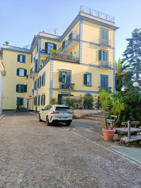 appartamento in affitto a Napoli in zona Capodimonte / Colli Aminei