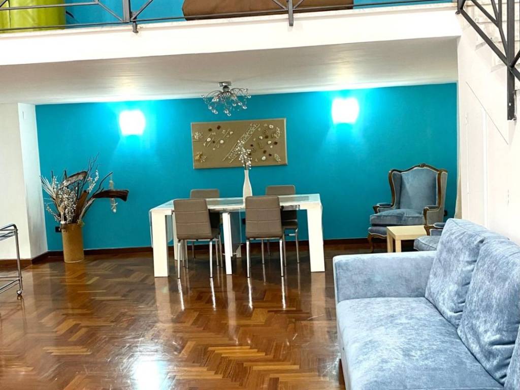 appartamento in affitto a Napoli in zona Chiaia