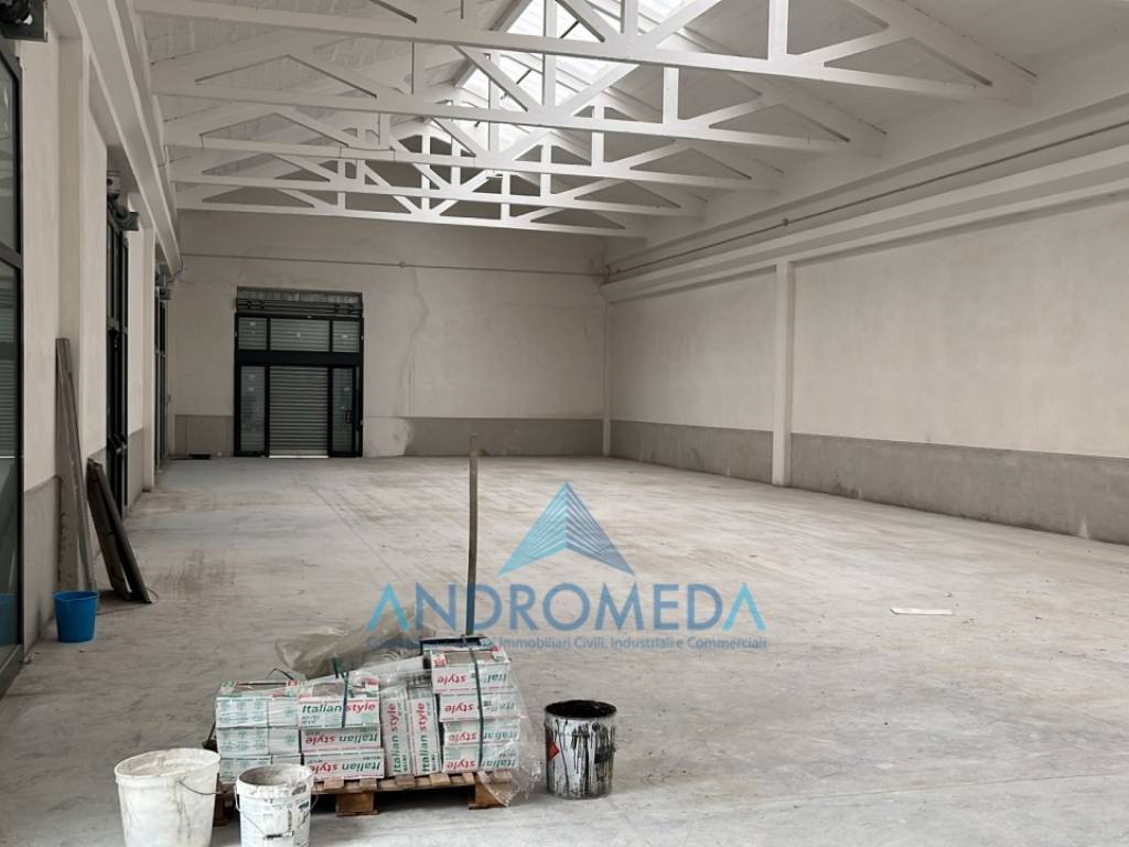locale commerciale in affitto a Napoli in zona Secondigliano