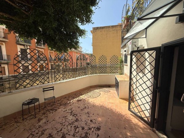 appartamento in affitto a Napoli in zona Chiaia