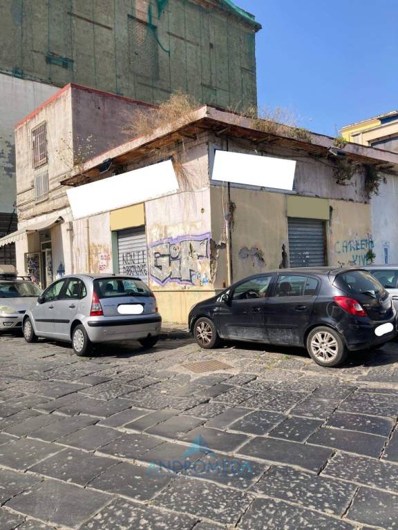 negozio in affitto a Napoli in zona Pendino / San Giuseppe