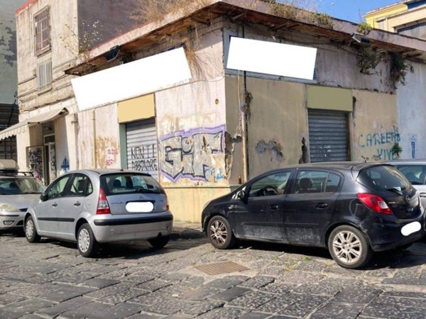 negozio in affitto a Napoli in zona Pendino / San Giuseppe