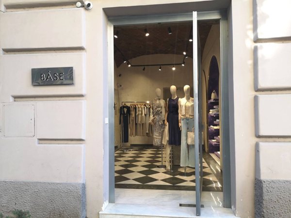 locale commerciale in affitto a Napoli in zona Vomero