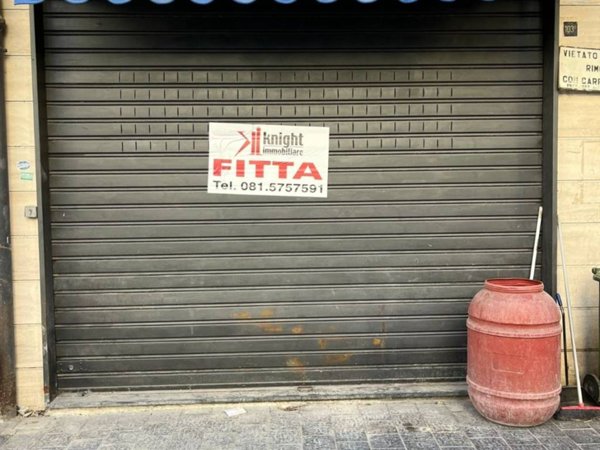 negozio in affitto a Napoli in zona Fuorigrotta
