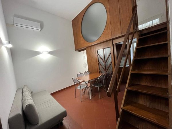 appartamento in affitto a Napoli in zona Chiaia