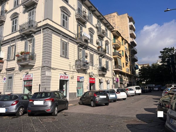 locale commerciale in affitto a Napoli in zona Fuorigrotta
