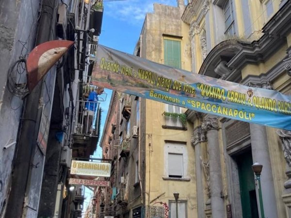 negozio in affitto a Napoli