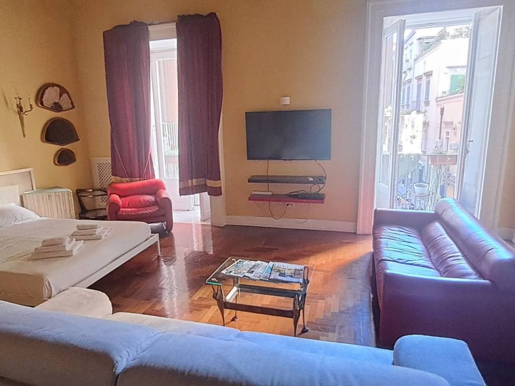 appartamento in affitto a Napoli in zona Chiaia