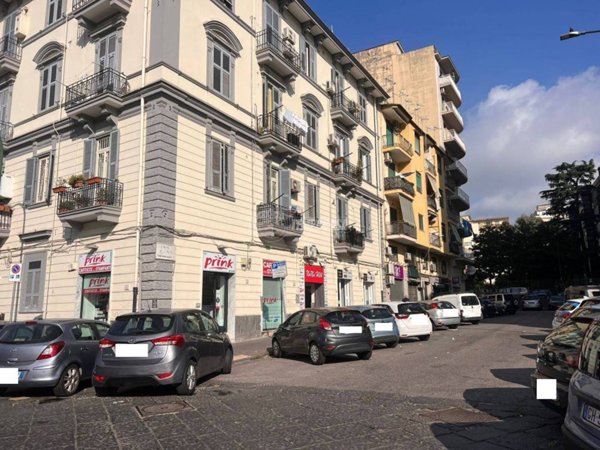 negozio in affitto a Napoli in zona Fuorigrotta
