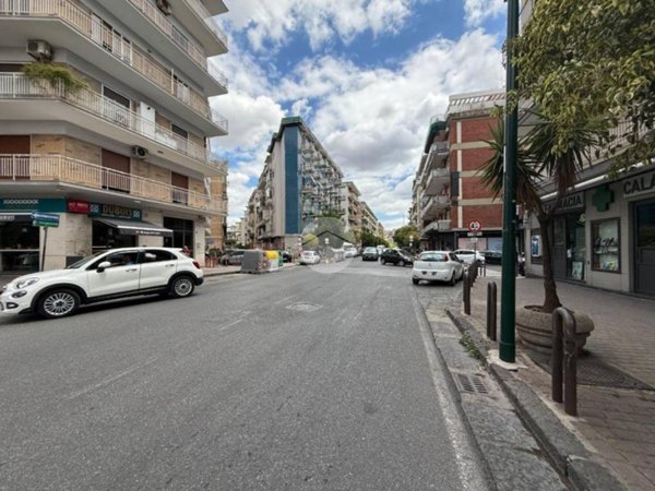 negozio in affitto a Napoli in zona Pianura