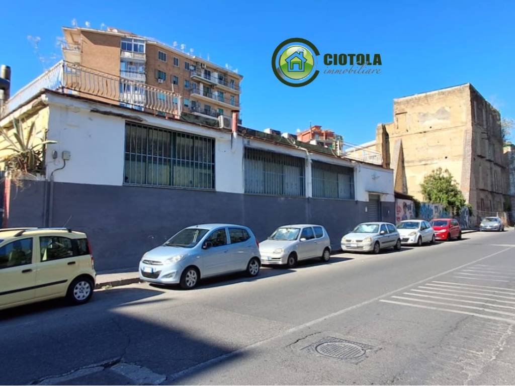locale commerciale in affitto a Napoli in zona Bagnoli