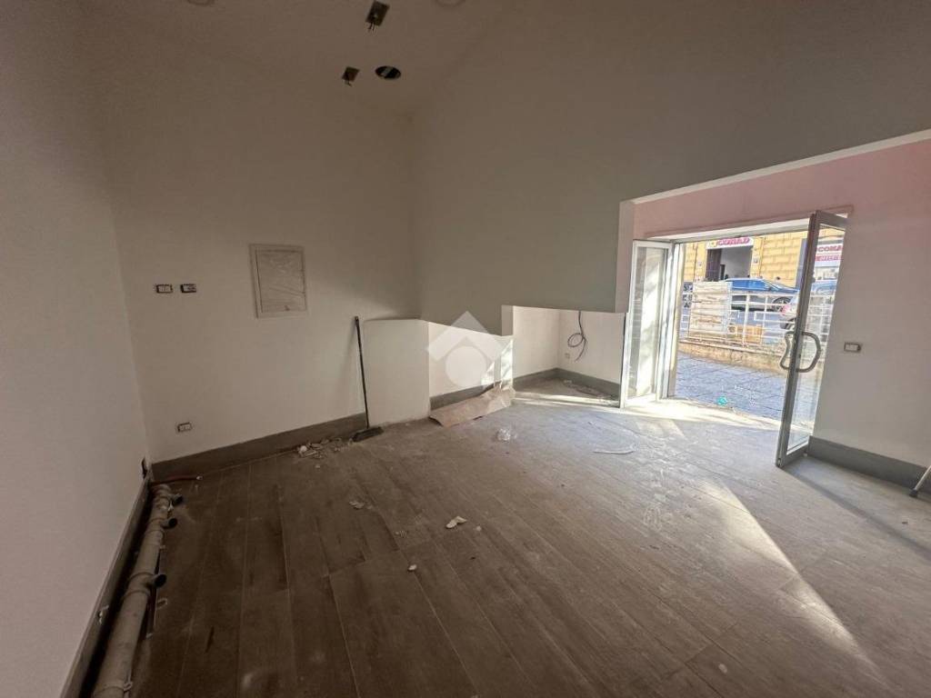 locale commerciale in affitto a Napoli in zona Secondigliano