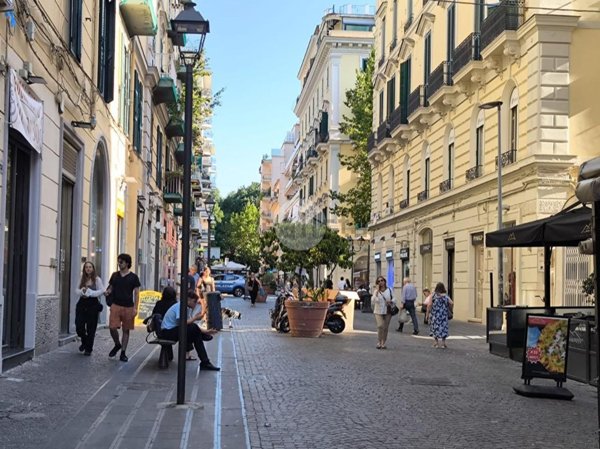 locale commerciale in affitto a Napoli in zona Vomero
