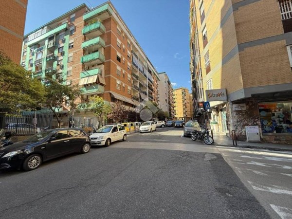 negozio in affitto a Napoli in zona Camaldoli