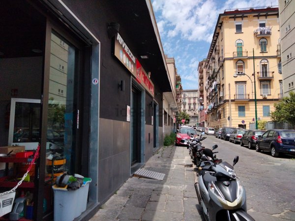 locale commerciale in affitto a Napoli in zona Pendino / San Giuseppe