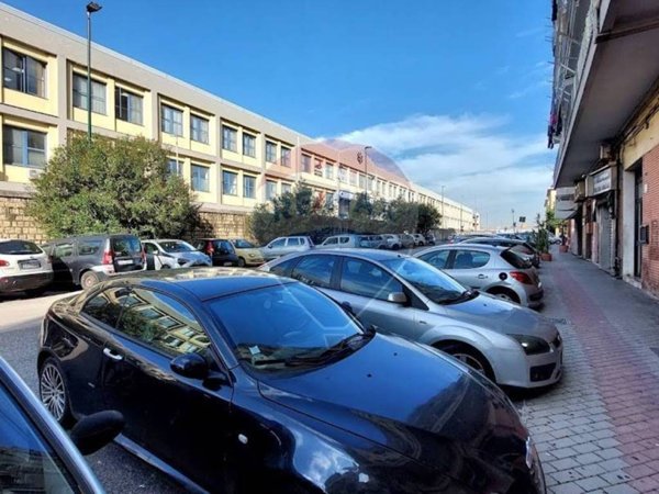 locale commerciale in affitto a Napoli in zona San Giovanni a Teduccio