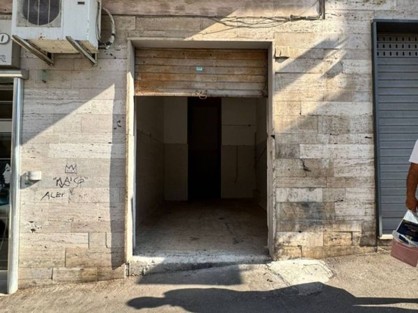 negozio in affitto a Napoli in zona Soccavo