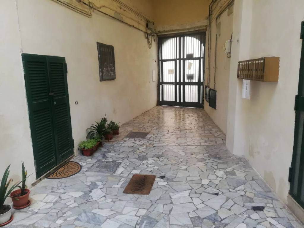 appartamento in affitto a Napoli in zona San Carlo all'Arena