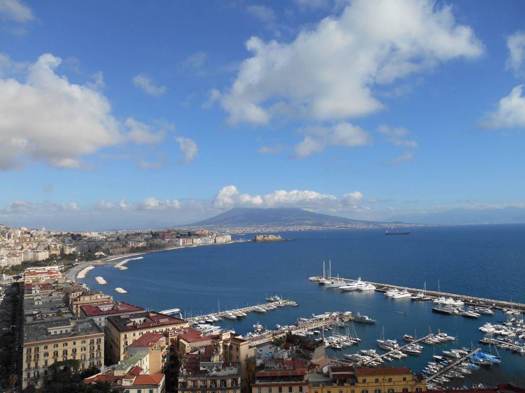 appartamento in affitto a Napoli in zona Chiaia