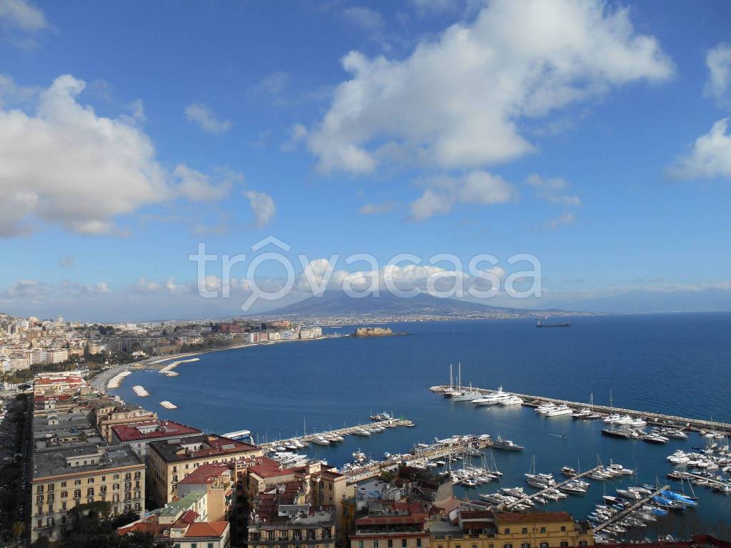 appartamento in affitto a Napoli in zona Chiaia