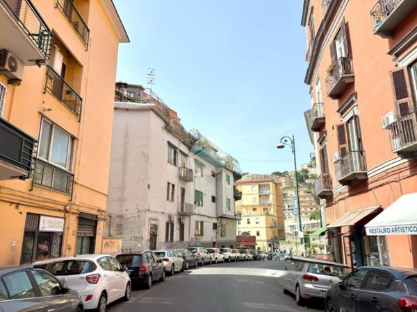 appartamento in affitto a Napoli in zona Chiaia