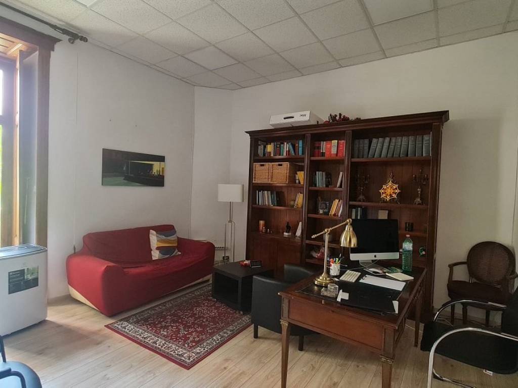 ufficio in affitto a Napoli in zona Chiaia