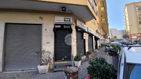 locale commerciale in affitto a Napoli in zona Arenella