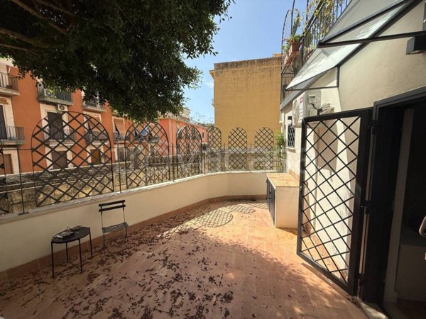 appartamento in affitto a Napoli in zona Chiaia