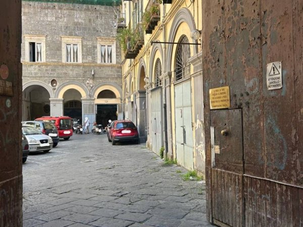 locale commerciale in affitto a Napoli