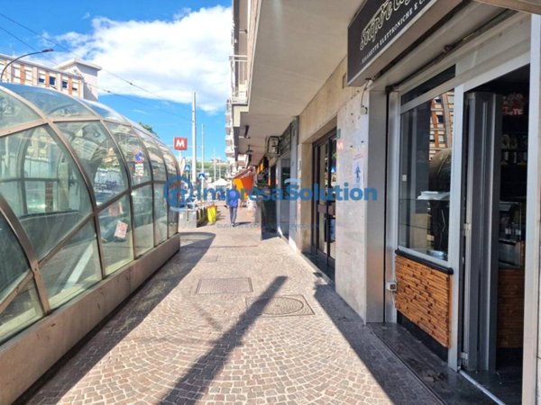 negozio in affitto a Napoli