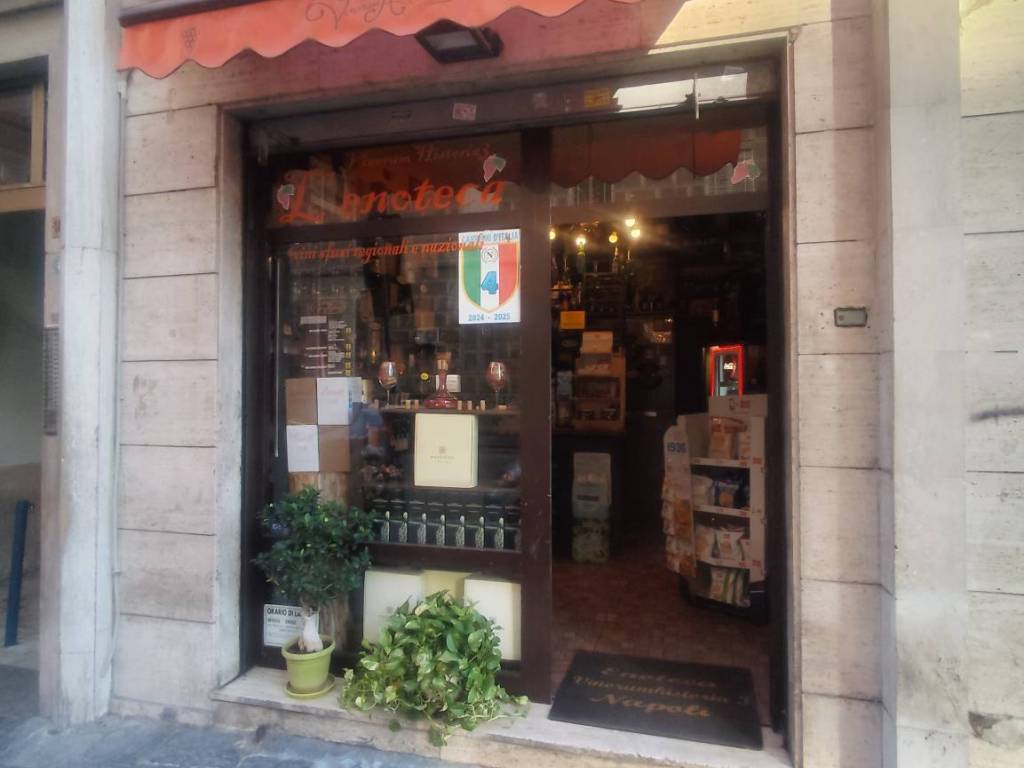 locale commerciale in affitto a Napoli in zona Stella