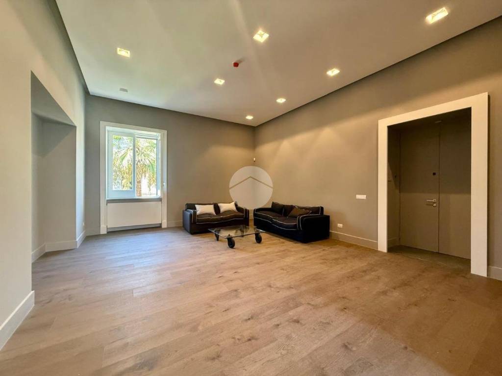 appartamento in affitto a Napoli in zona Chiaia