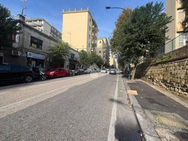 negozio in affitto a Napoli in zona Arenella