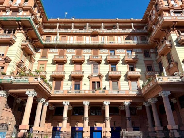 appartamento in affitto a Napoli in zona Chiaia