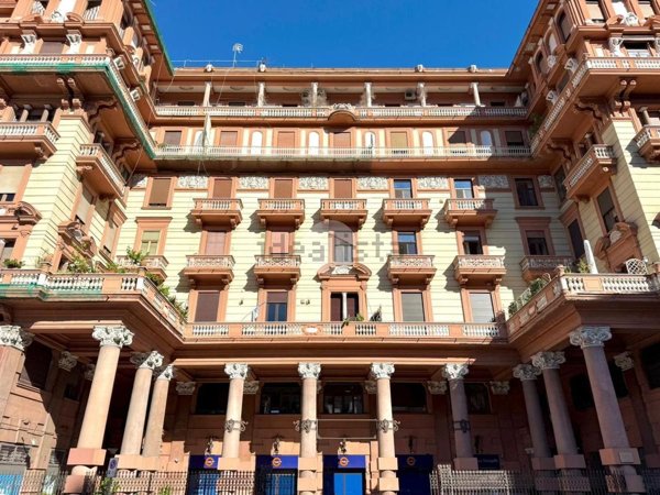 appartamento in affitto a Napoli in zona Chiaia