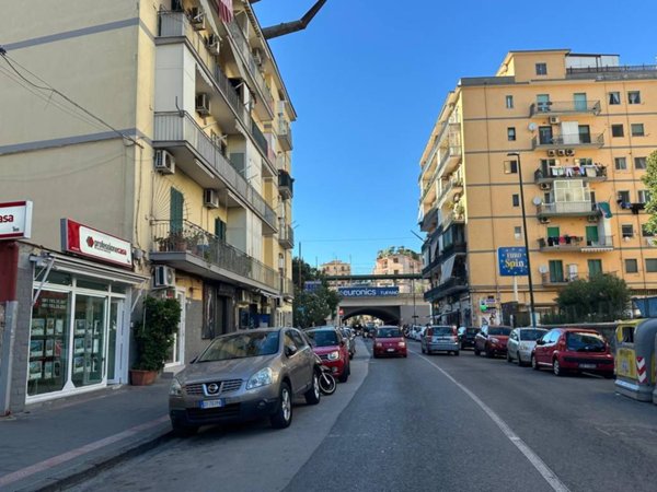 negozio in affitto a Napoli in zona Fuorigrotta