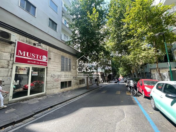 locale commerciale in affitto a Napoli in zona Vomero