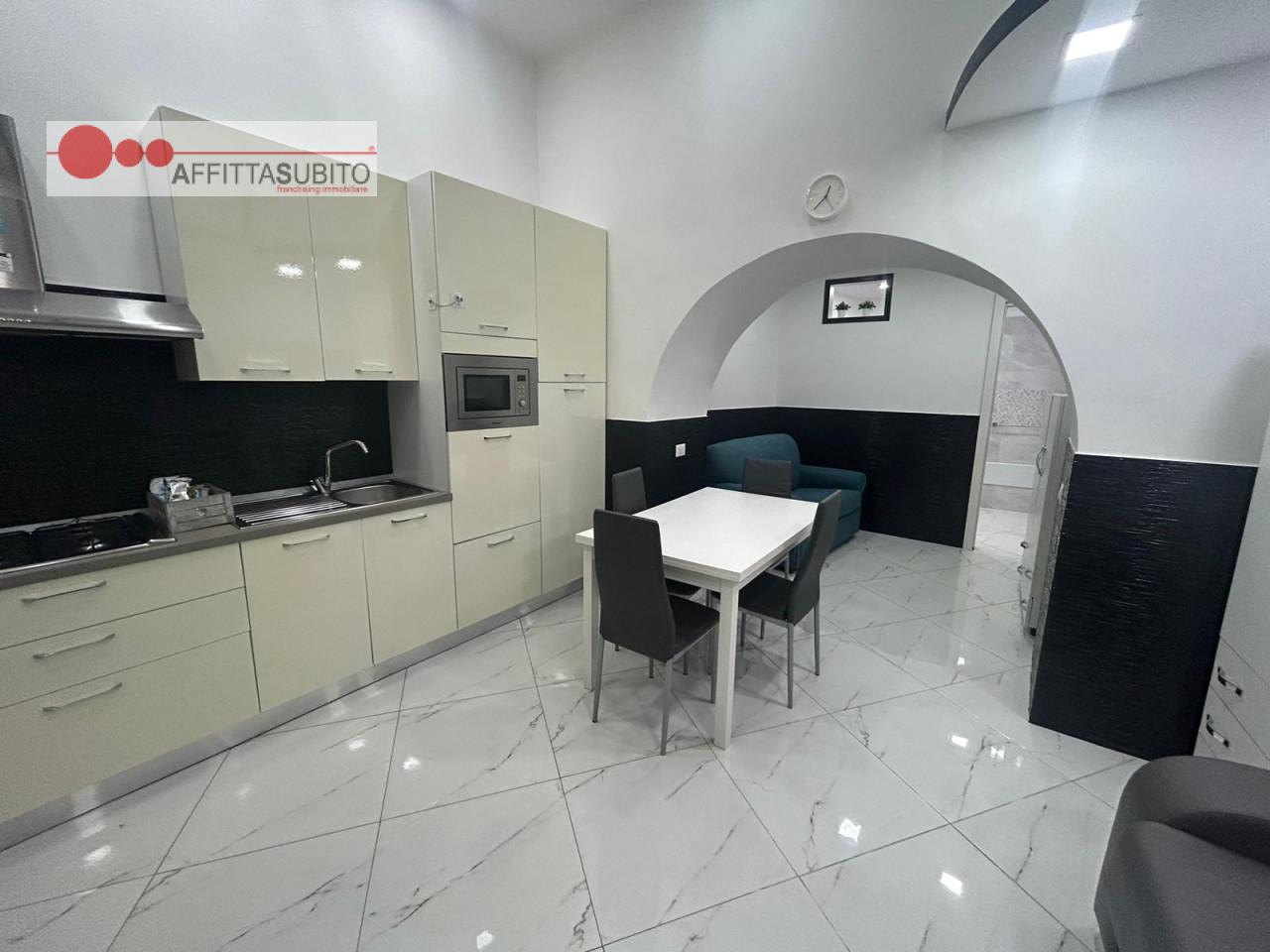 appartamento in affitto a Napoli in zona Chiaia